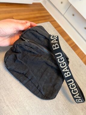 BAGGU Black Fanny Pack with Logo Strap